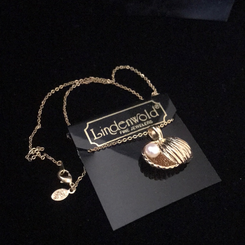 Gold Shell Pendant Necklace